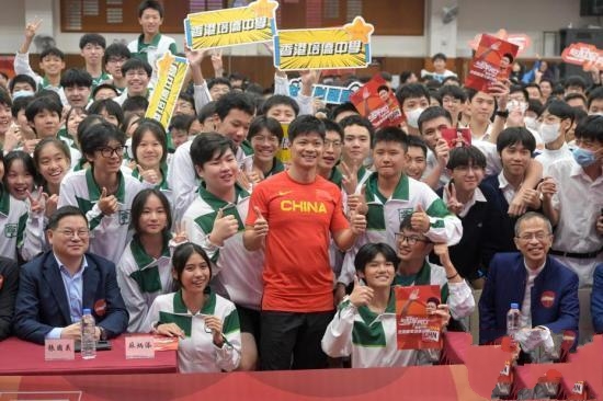 中國短跑運動員蘇炳添走進香港校園與學生交流